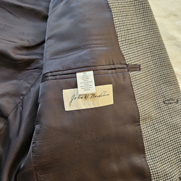 John W. Nordstrom Wool and Silk Blazer Men's 40S - Picture 3 of 11